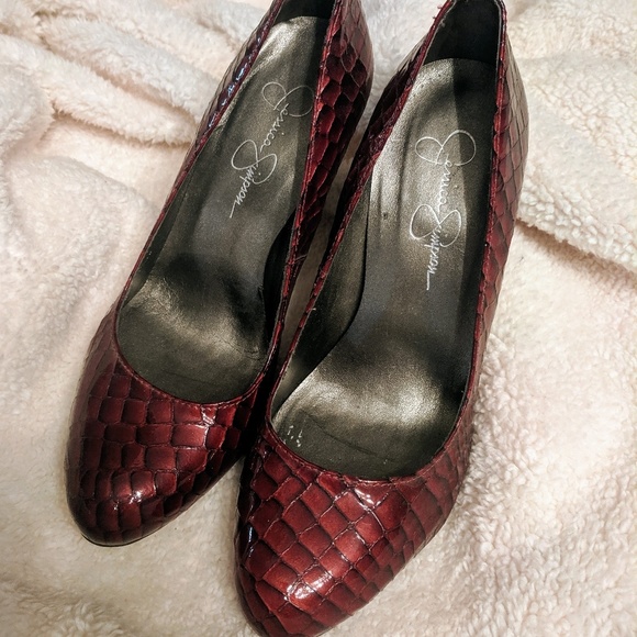 Red pumps - Picture 3 of 3